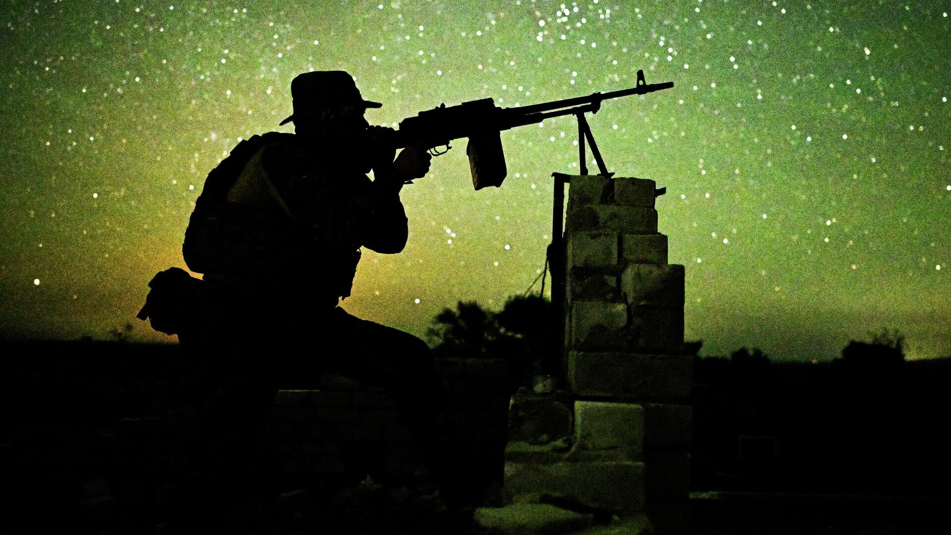 Военнослужащий группы противодействия БПЛА батальона Шрама спецназа Ахмат МО РФ на территории Луганской Народной Республики - РИА Новости, 1920, 30.08.2025