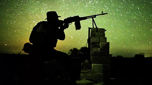 Военнослужащий группы противодействия БПЛА батальона Шрама спецназа Ахмат МО РФ на территории Луганской Народной Республики Военнослужащий группы противодействия БПЛА батальона Шрама спецназа Ахмат МО РФ на территории Луганской Народной Республики