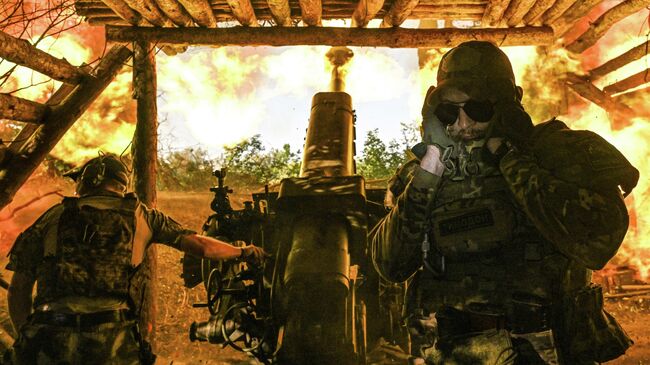 Работа артиллерийского расчета гаубицы Д-30 группы Шрама спецназа Ахмат МО РФ на территории Луганской Народной Республики