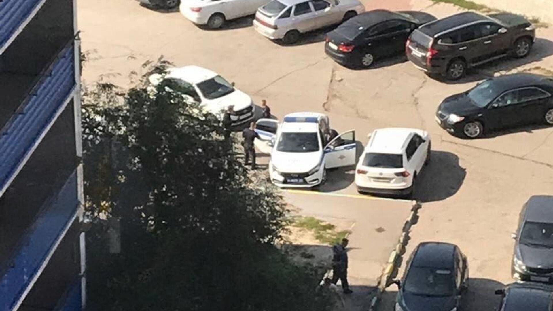 Экстренные службы на месте происшествия, где мужчина взорвал гранату в квартире в Туле Экстренные службы на месте происшествия, где мужчина взорвал гранату в квартире в Туле - РИА Новости, 1920, 29.08.2025