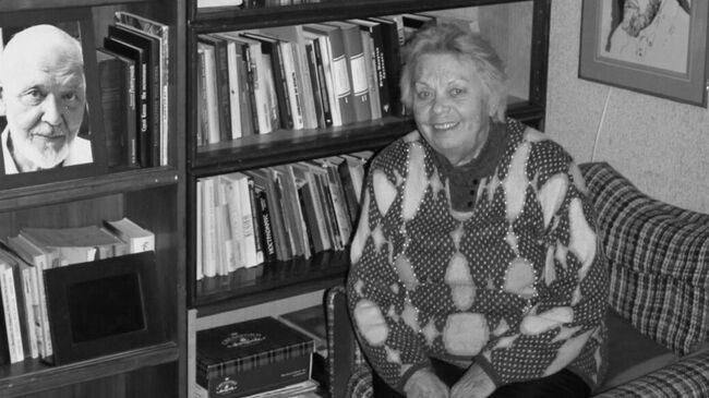 Ирина Зорина  Ирина Зорина