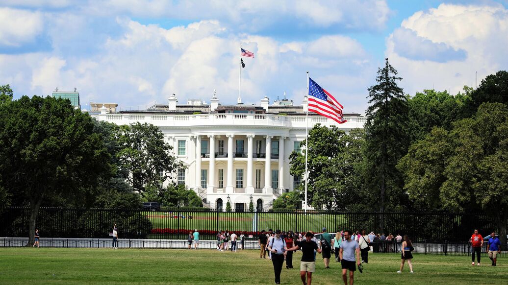 В США сделали заявление о бегстве Зеленского с Украины