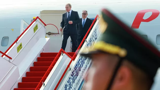 Президент России Владимир Путин прибыл в аэропорт Биньхай города Тяньцзинь в КНР