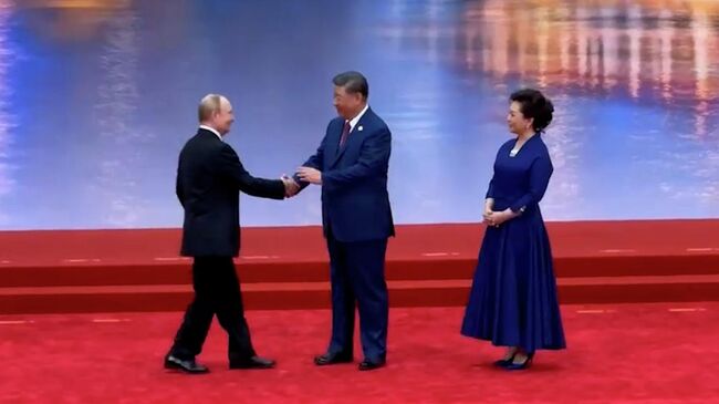 Рукопожатие Путина и Си Цзиньпина