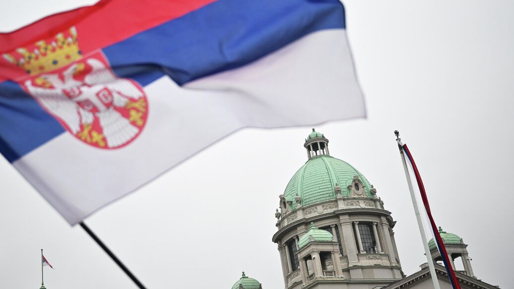 Сторонники и противники властей вышли на акции протеста в Сербии