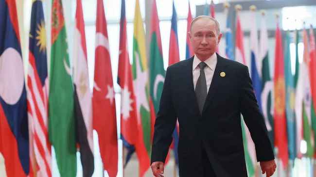 Президент РФ Владимир Путин прибывает на заседание Совета глав государств – членов Шанхайской организации сотрудничества в Тяньцзине
