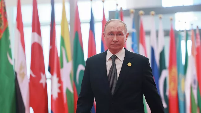 Президент РФ Владимир Путин прибывает на заседание Совета глав государств – членов Шанхайской организации сотрудничества в Тяньцзине