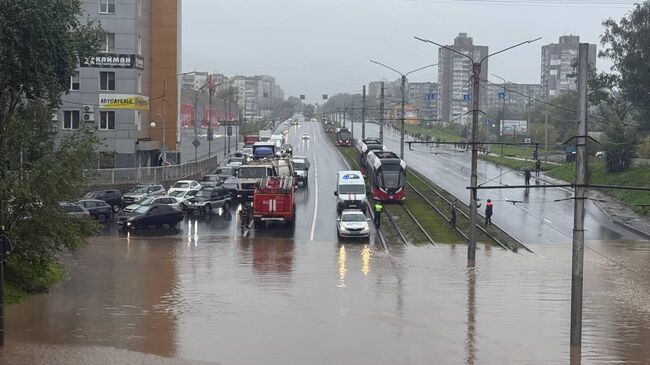 Последствия сильного ливня в Череповце Вологодской области Последствия сильного ливня в Череповце Вологодской области