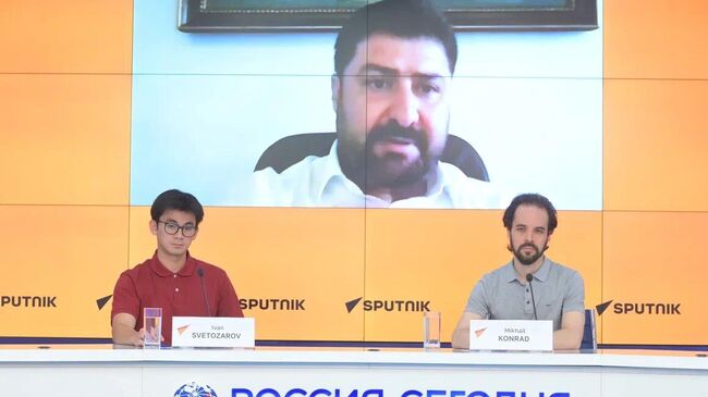 Директор специальных проектов медиагруппы Россия сегодня Михаил Конрад и Главный редактор интернет-портала Harici Тунч Аккоч