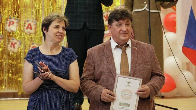 Председатель Белгородской областной Думы Юрий Клепиков поздравил жителей Белогорья с Днем знаний Председатель Белгородской областной Думы Юрий Клепиков поздравил жителей Белогорья с Днем знаний