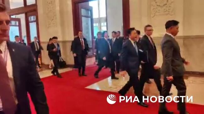 Путин в Доме народных собраний в Пекине, где пройдет трехсторонняя встреча лидеров РФ, Китая и Монголии  Путин в Доме народных собраний в Пекине, где пройдет трехсторонняя встреча лидеров РФ, Китая и Монголии