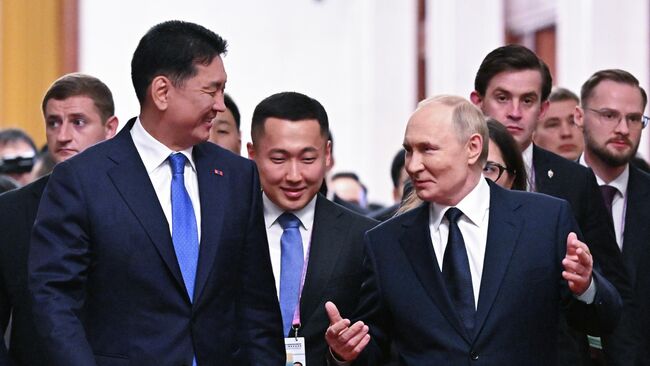 Президент РФ Владимир Путин и президент Монголии Ухнаагийн Хурэлсух