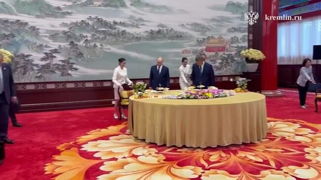 Переговоры Путина и Си Цзиньпина в личной резиденции главы КНР Чжуннаньхай в узком составе Переговоры Путина и Си Цзиньпина в личной резиденции главы КНР Чжуннаньхай в узком составе