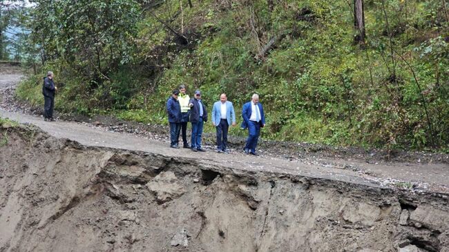 Размытая дождем дорога в одном из районов Красноярска