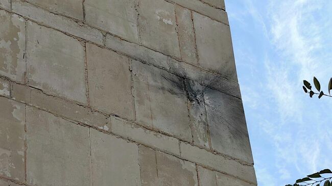 Последствия атаки многоэтажного жилого дома в Рубежном