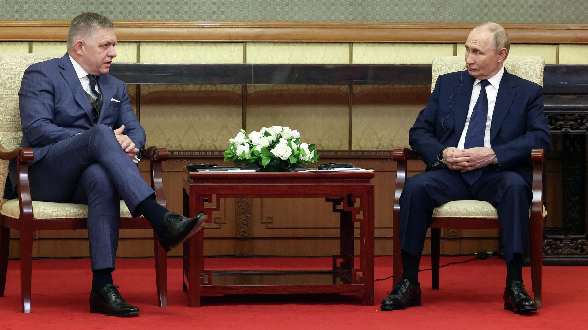 Президент Владимир Путин и премьер-министр Словакии Роберт Фицо на встрече в Пекине Президент Владимир Путин и премьер-министр Словакии Роберт Фицо на встрече в Пекине - РИА Новости, 1920, 02.09.2025