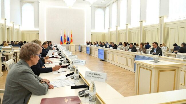 Заседание правительства Тверской области под руководством губернатора Игоря Рудени