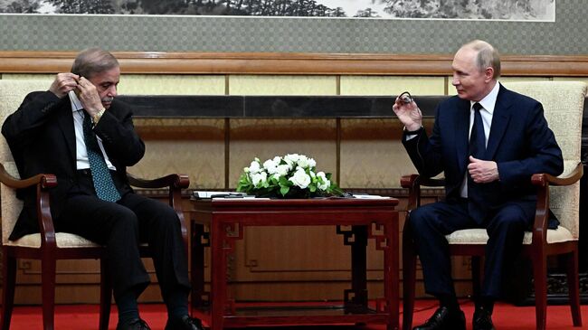 Премьер Пакистана ответил Путину на русском  Премьер Пакистана ответил Путину на русском