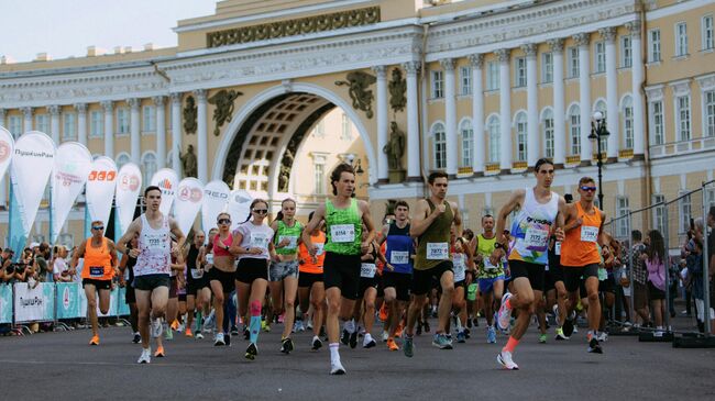 Участники петербургского марафона