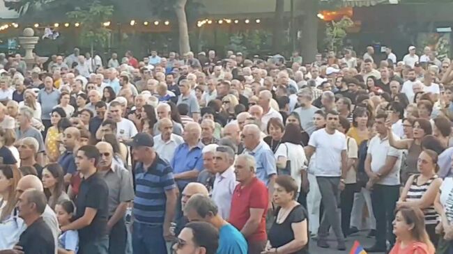 Митинг армянской оппозиции на площади Свободы в Ереване Митинг армянской оппозиции на площади Свободы в Ереване