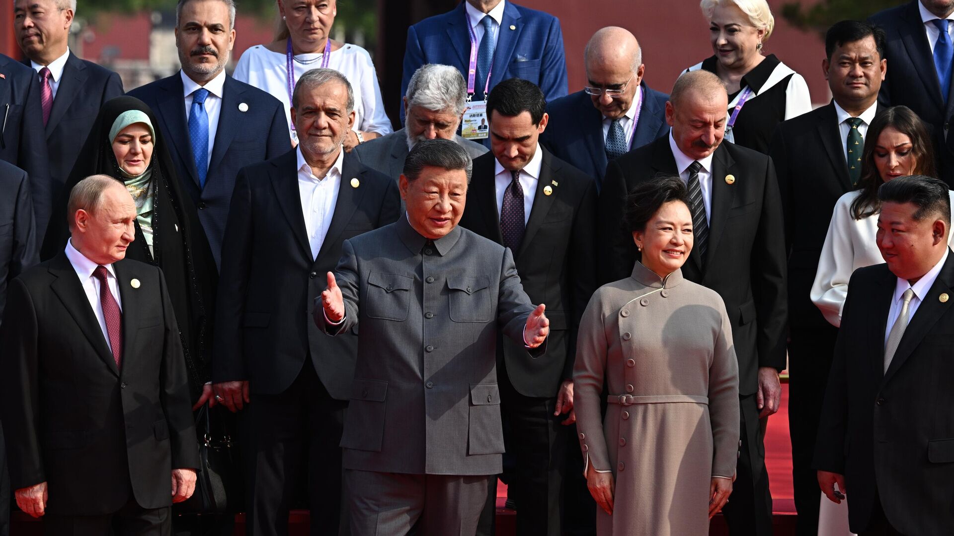 Совместное фотографирование глав иностранных делегаций, приглашенных на торжественные мероприятия по случаю 80-й годовщины Победы китайского народа в войне сопротивления Японии и окончания Второй мировой войны - РИА Новости, 1920, 03.09.2025