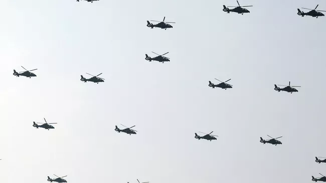 Воздушная часть военного парада на площади Тяньаньмэнь в Пекине в честь 80-й годовщины Победы китайского народа в войне сопротивления Японии и окончания Второй мировой войны Воздушная часть военного парада на площади Тяньаньмэнь в Пекине в честь 80-й годовщины Победы китайского народа в войне сопротивления Японии и окончания Второй мировой войны