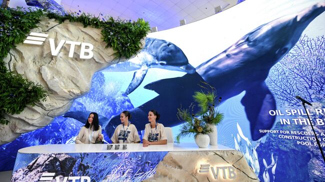 Стенд банка ВТБ на ВЭФ-2025