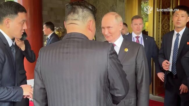 Приезжайте к нам. Путин после переговоров проводил Ким Чен Ына и пригласил в Россию
