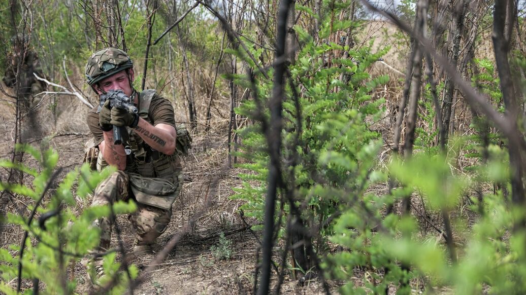 Российские военные завершают освобождение Кировска в ДНР