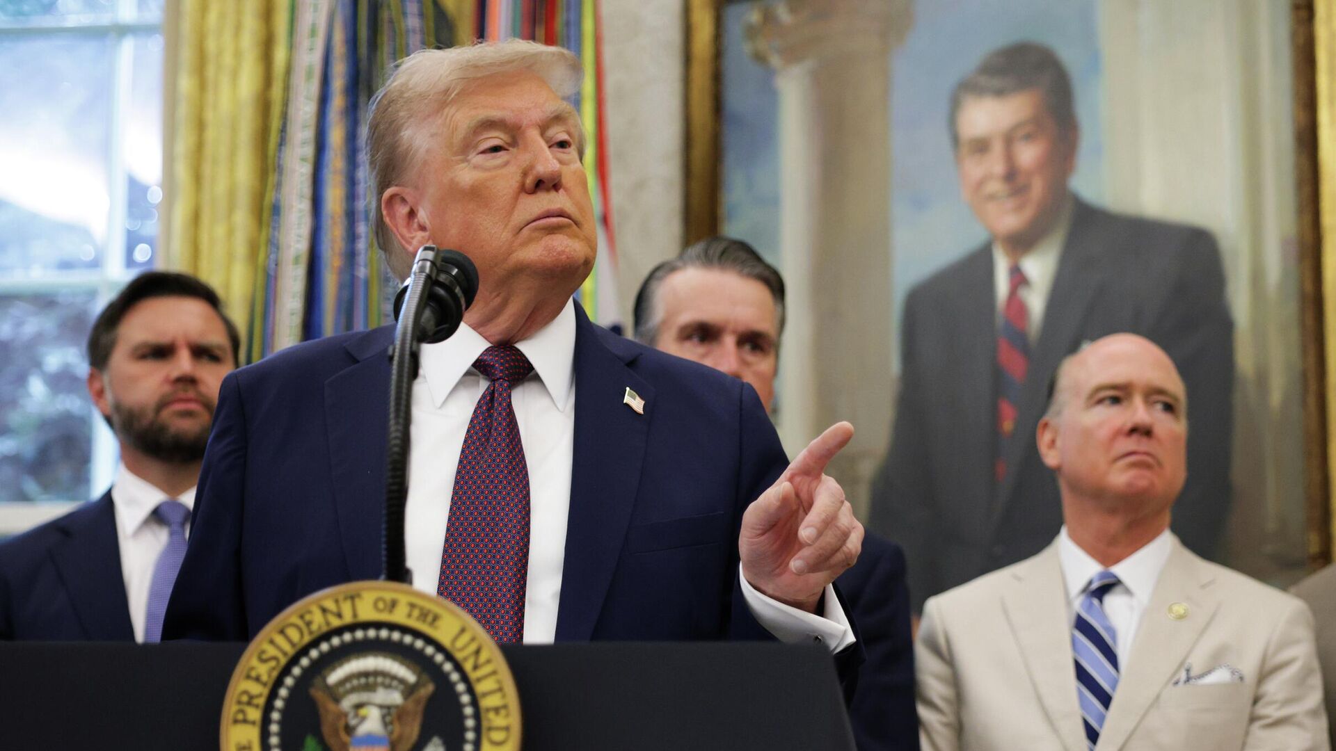 Президент США Дональд Трамп во время выступления в Белом доме. 2 сентября 2025 - РИА Новости, 1920, 02.09.2025