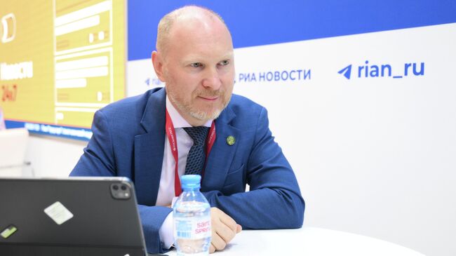 Заместитель руководителя Федерального агентства лесного хозяйства Вячеслав Спиренков на стенде РИА Новости на ВЭФ-2025