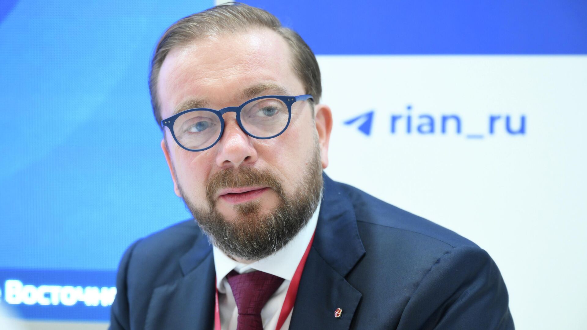 Директор фонда Росконгресс Александр Стуглев на стенде РИА Новости - РИА Новости, 1920, 04.09.2025