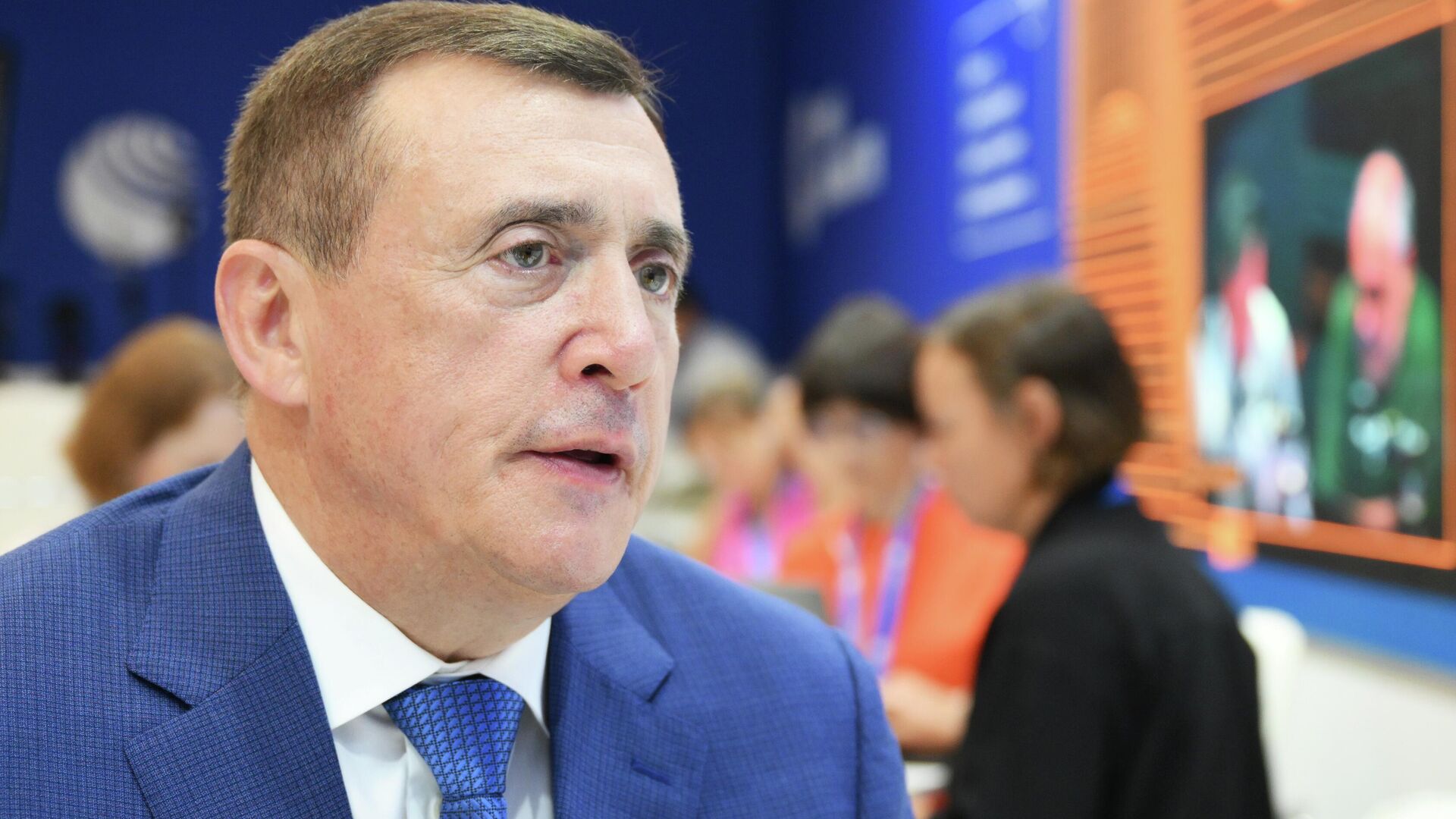 Губернатор Сахалинской области Валерий Лимаренко на стенде РИА Новости Губернатор Сахалинской области Валерий Лимаренко на стенде РИА Новости - РИА Новости, 1920, 03.09.2025