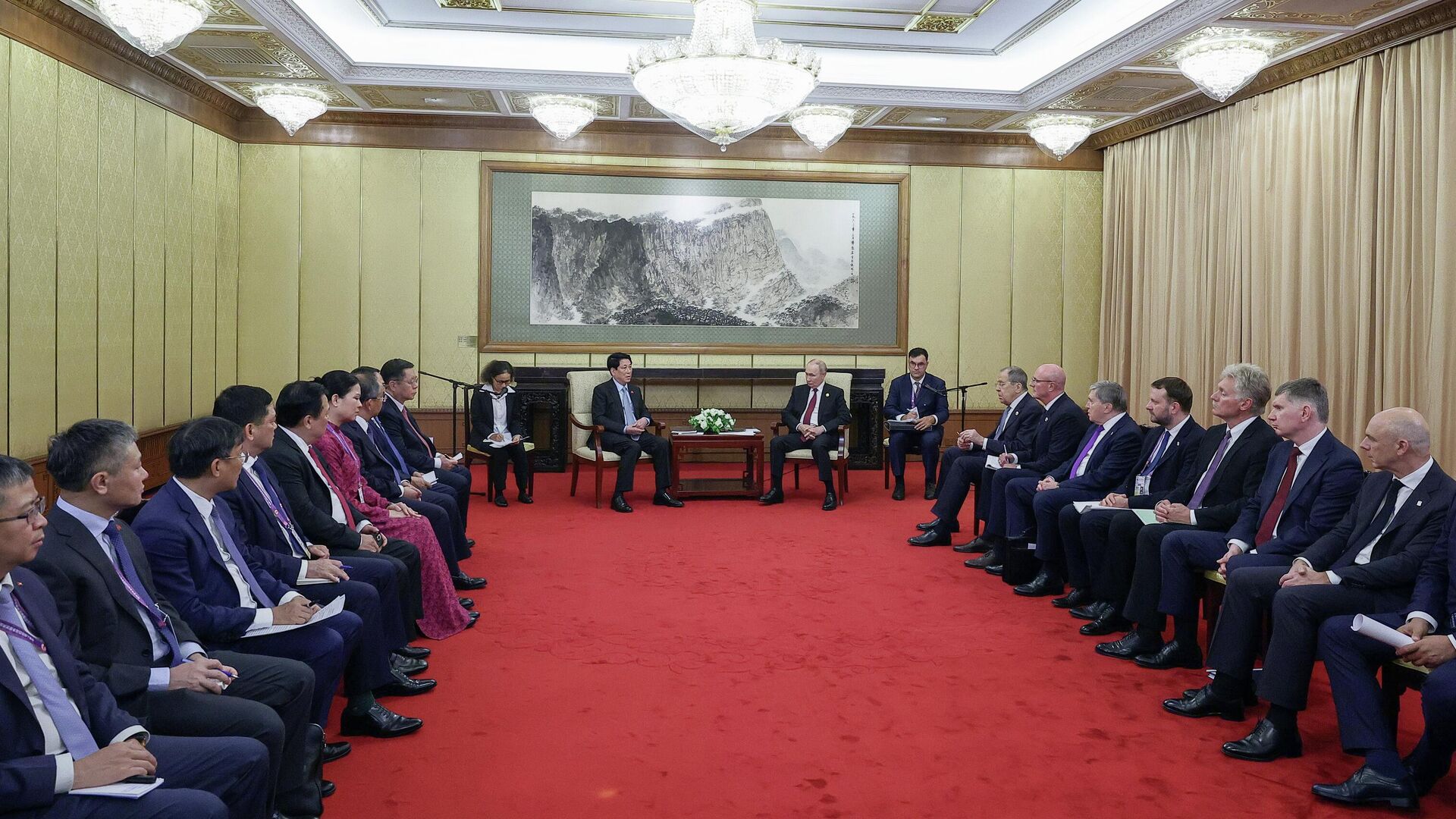 Президент РФ Владимир Путин и президент Социалистической Республики Вьетнам Лыонг Кыонг во время встречи в Пекине - РИА Новости, 1920, 03.09.2025