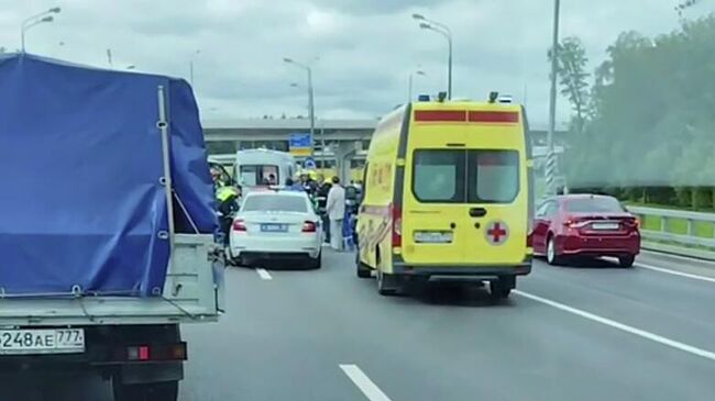 На месте ДТП на Филатовском шоссе в Новой Москве. Кадр видео из соцсетей