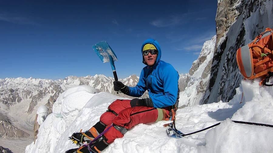 Альпинист Сергей Глазунов во время восхождения на Латок-1 Альпинист Сергей Глазунов во время восхождения на Латок-1 - РИА Новости, 1920, 03.09.2025