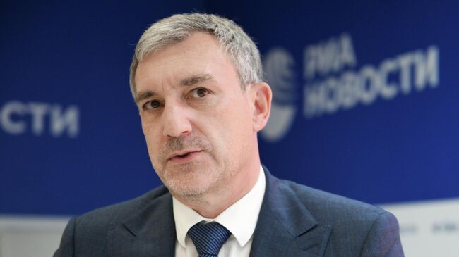 Губернатор Амурской области Василий Орлов на стенде РИА Новости на ВЭФ-2025