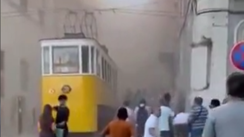 Число погибших при крушении фуникулера в Лиссабоне возросло до 15