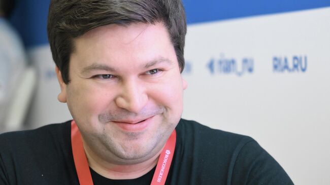 Директор департамента многостороннего экономического сотрудничества и специальных проектов Министерства экономического развития РФ Никита Кондратьев на стенде РИА Новости на ВЭФ-2025