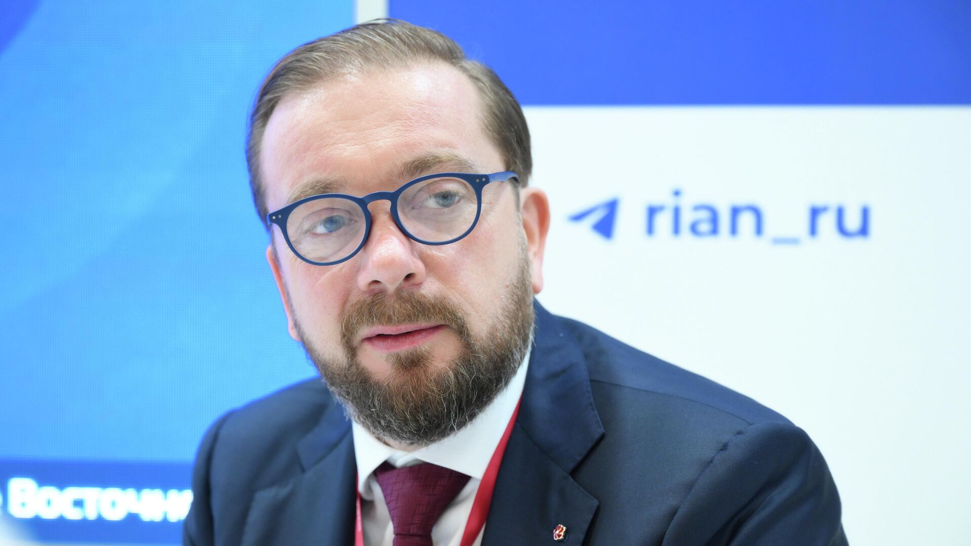 Директор фонда Росконгресс Александр Стуглев на стенде РИА Новости - РИА Новости, 1920, 04.09.2025