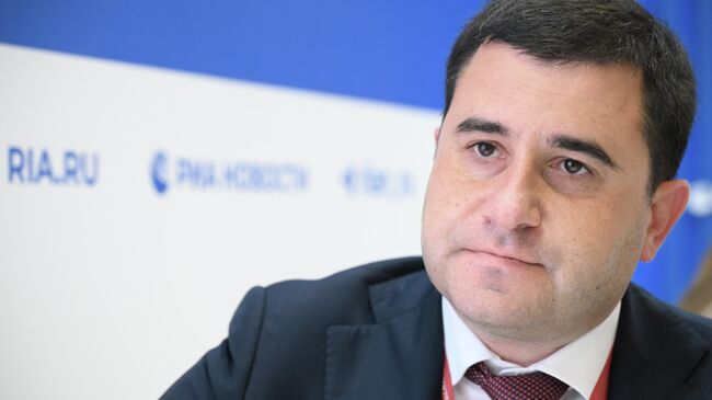 Заместитель министра строительства и жилищно-коммунального хозяйства РФ Никита Стасишин на стенде РИА Новости на ВЭФ-2025