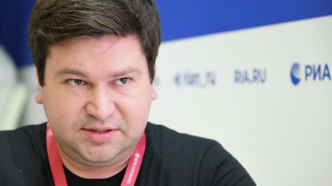 Никита Кондратьев на стенде РИА Новости на ВЭФ-2025