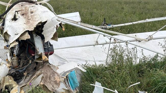 На месте крушения легкомоторного самолета неподалеку от села Зимарово в Рязанской области. 4 сентября 2025 года