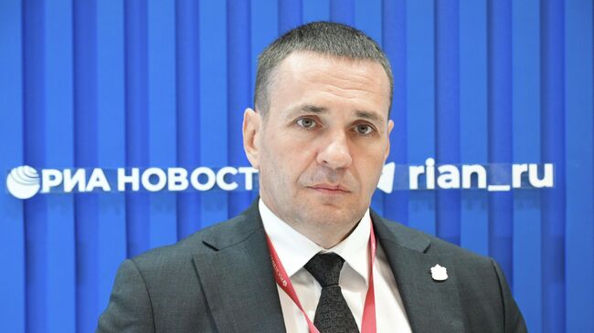 Губернатор Хабаровского края Дмитрий Демешин на стенде РИА Новости на ВЭФ-2025 Губернатор Хабаровского края Дмитрий Демешин на стенде РИА Новости на ВЭФ-2025