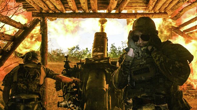 Работа артиллерийского расчета гаубицы Д-30 спецназа Ахмат