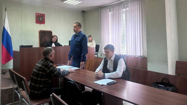 Житель Новокузнецка, обвиняемый в жестоком убийстве девушки в местном гриль-кафе, в зале суда