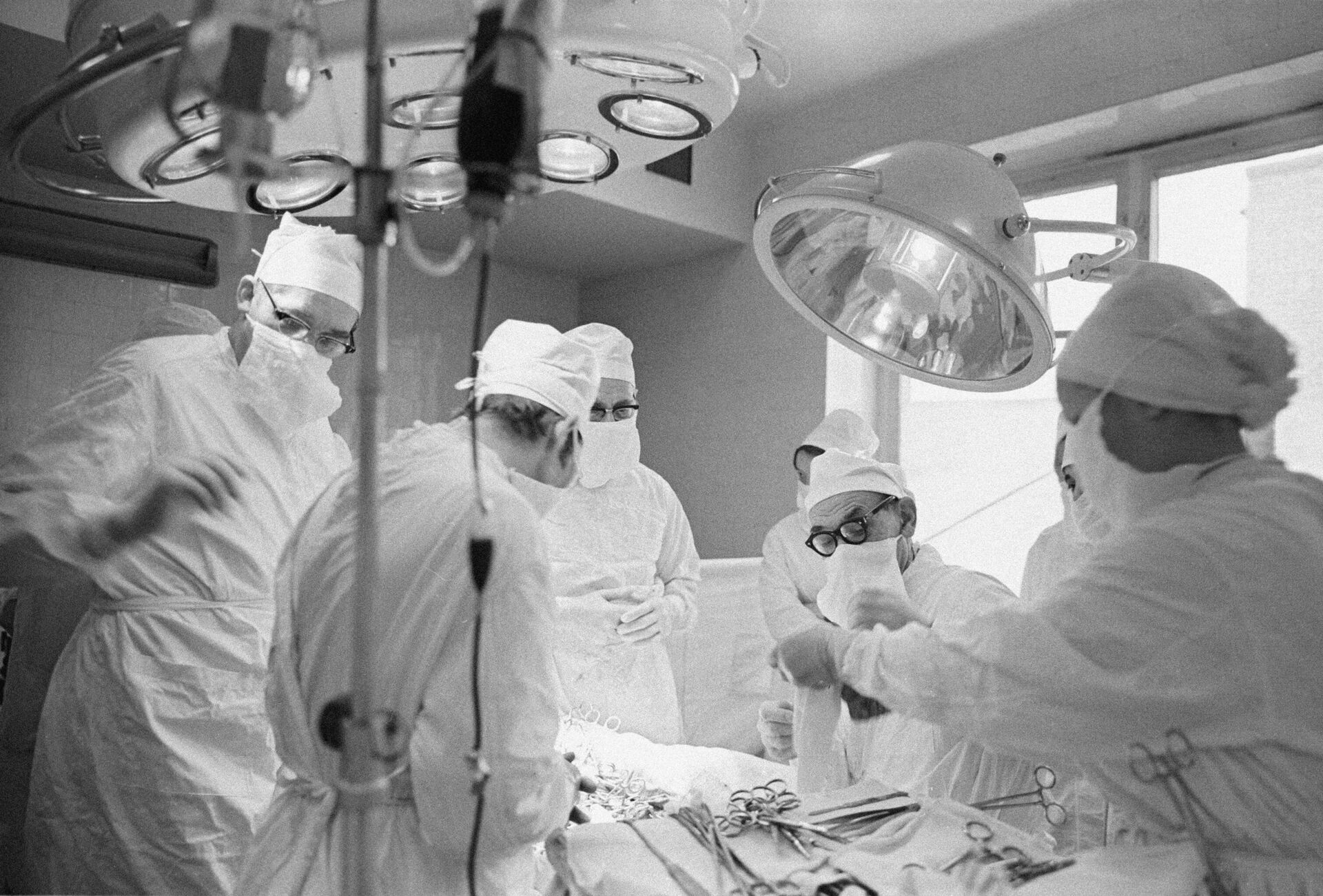 Хирург-онколог Федор Углов Хирург-онколог Федор Углов - РИА Новости, 1920, 04.09.2025