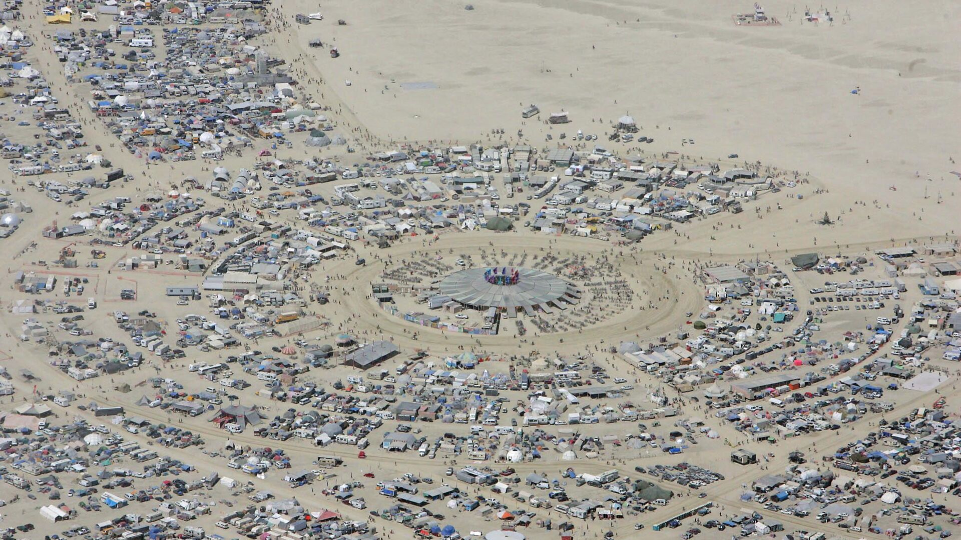Центральный лагерь во время фестиваля Burning Man  - РИА Новости, 1920, 19.09.2025