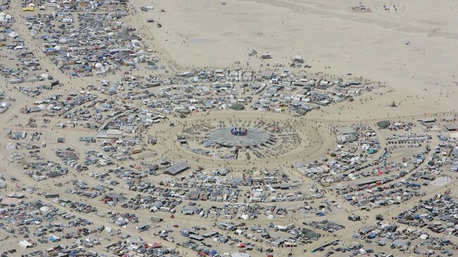 Центральный лагерь во время фестиваля Burning Man 