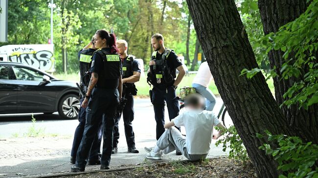 Спецслужбы на месте наезда автомобиля на толпу людей в Берлине